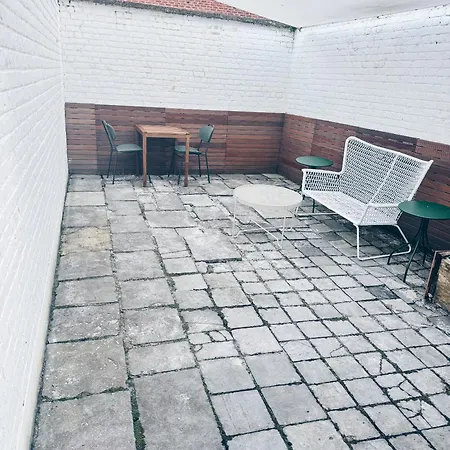 Les Deux Cours Апартаменты *